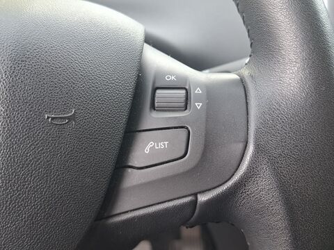 208 1.2 Vti 80 ch Urban Soul /Distri ok/Suivi complet entretiens 2013 occasion 43000 Le Puy-en-Velay