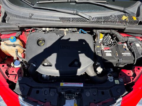 Ypsilon 0.9 TwinAir 85 ch Black &amp; Red DFS/BVA /Toit ouvrant pano 2013 occasion 13300 Salon de Provence