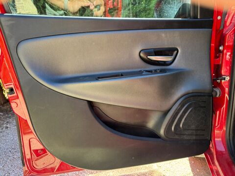 Ypsilon 0.9 TwinAir 85 ch Black &amp; Red DFS/BVA /Toit ouvrant pano 2013 occasion 13300 Salon de Provence