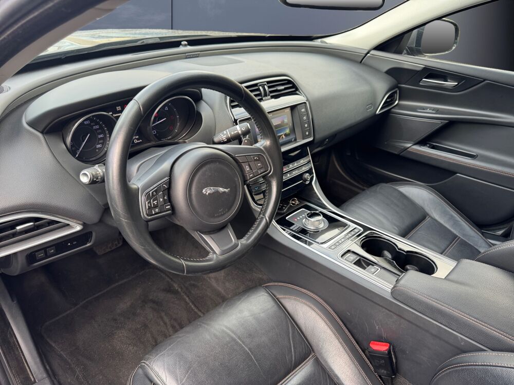 XE 2.0 D 163 ch E-performance Prestige Bva /Suivi Jaguar/2e Mai 2016 occasion 59000 Lille