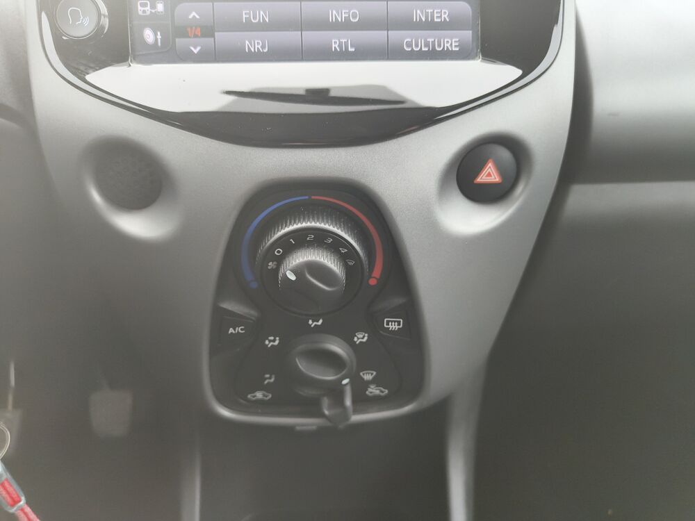 Aygo 1.0 Vvti 70 X-play 2018 occasion 01000 BOURG EN BRESSE