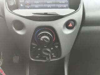 Aygo 1.0 Vvti 70 X-play 2018 occasion 01000 BOURG EN BRESSE