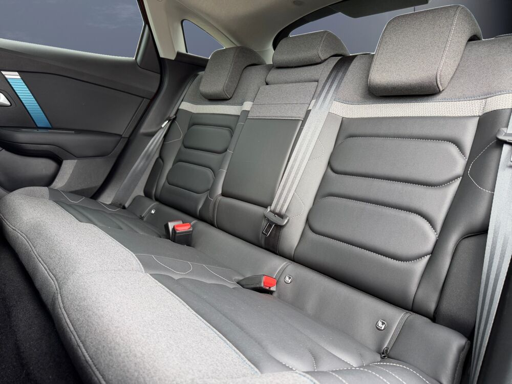 C4 e- 136 ch Automatique Shine Pack /Apple CarPlay et Android 2022 occasion 38300 Bourgoin-Jallieu