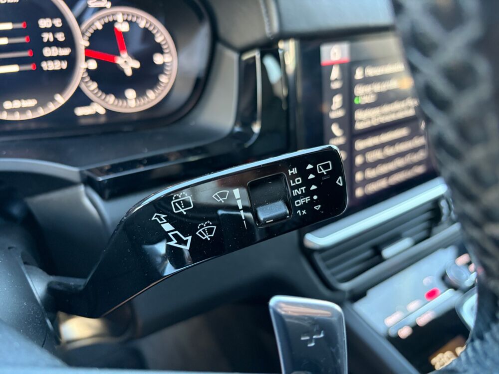 Cayenne 4.0 v8 Turbo 550 ch /Son Burmester/Toit ouvrant/Atte 2018 occasion 42160 Andr&eacute;zieux-Bouth&eacute;on