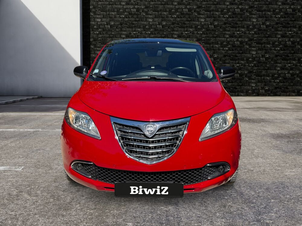 Ypsilon 0.9 TwinAir 85 ch Black &amp; Red DFS/BVA /Toit ouvrant pano 2013 occasion 13300 Salon de Provence
