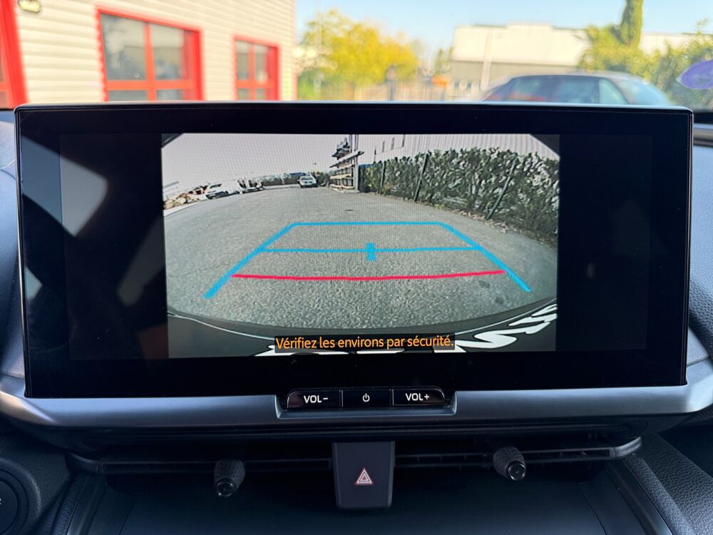 C-HR 1.8 140 ch Hybride Design 4x2 Bva /CarPlay/Pack Confort/Cam&eacute; 2024 occasion 44800 Saint-Herblain