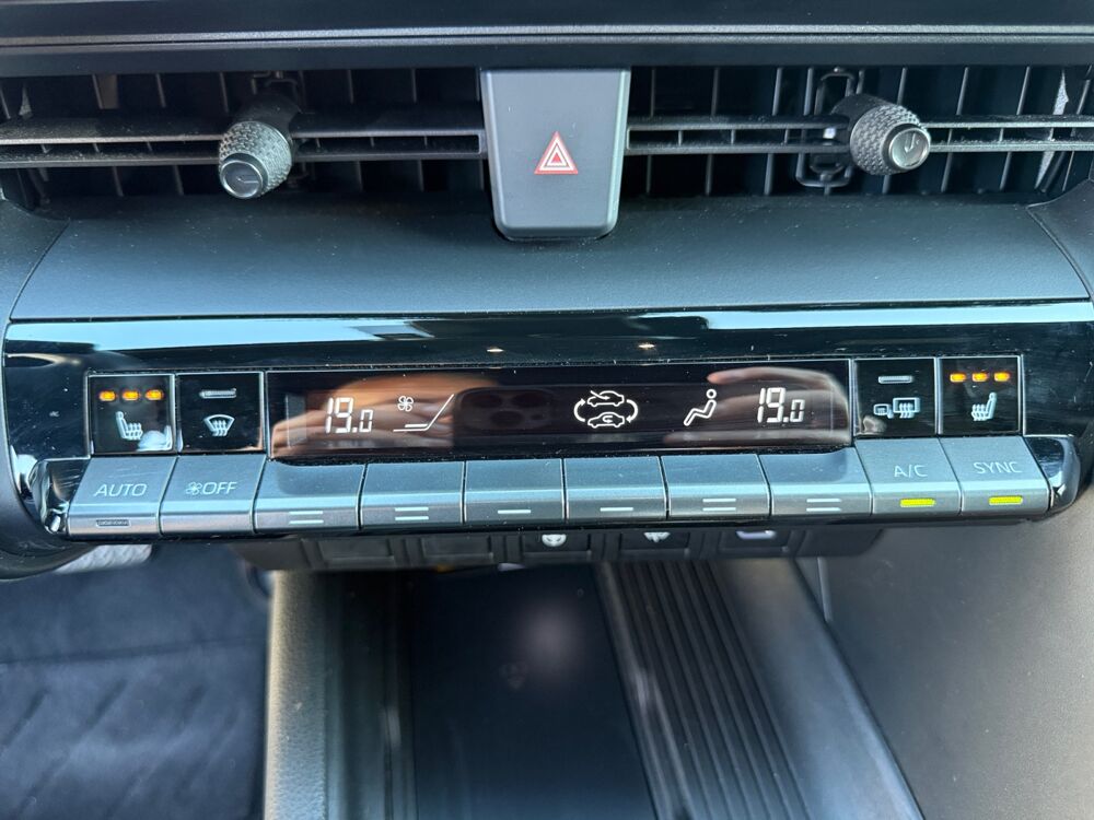 C-HR 1.8 140 ch Hybride Design 4x2 Bva /CarPlay/Pack Confort/Cam&eacute; 2024 occasion 44800 Saint-Herblain