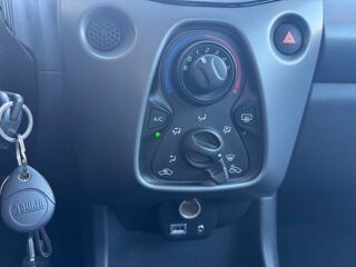 Aygo 1.0 Vvti 70 X-play /Carplay/R&eacute;gulateur 2021 occasion 14100 Lisieux