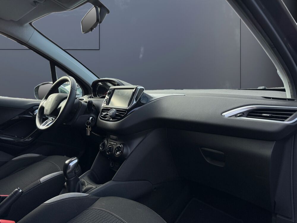 208 1.2 Vti 82 ch Style /Distribution neuve/Entretien complet 2014 occasion 77450 Montry