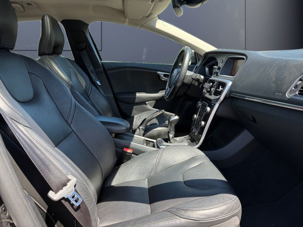 V40 2.0 T2 120 Signature Edition 2019 occasion 76600 Le Havre