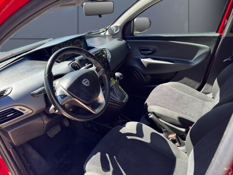 Ypsilon 0.9 TwinAir 85 ch Black &amp; Red DFS/BVA /Toit ouvrant pano 2013 occasion 13300 Salon de Provence