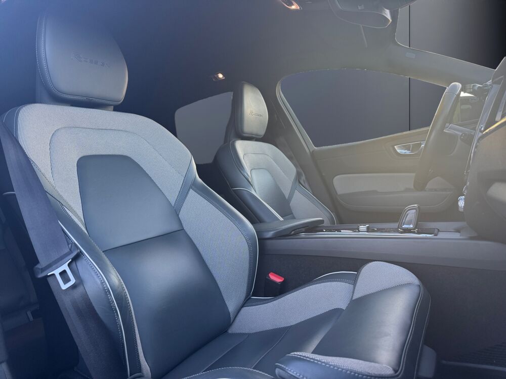 XC60 2.0 T8 390 ch PHEV R-Design AWD Geartronic /Toit ouvrant pan 2020 occasion 53000 Laval