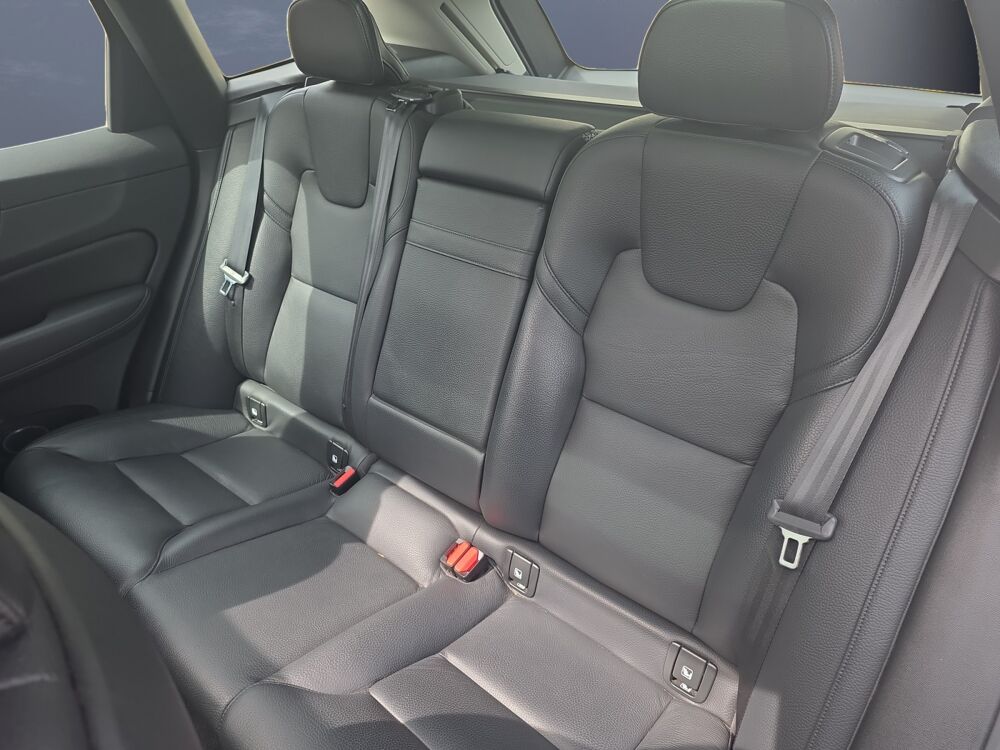 XC60 2.0 T6 Recharge AWD 253 ch + 87 ch Geartronic 8 Inscription 2021 occasion 34500 B&eacute;ziers