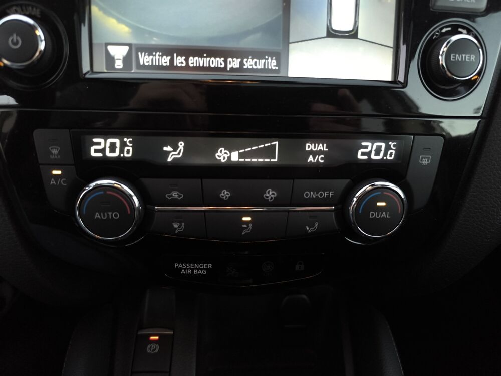 Qashqai 1.2 Digt 115 ch N-Connecta /Toit panoramique/Barre de toit/ 2018 occasion 63500 Issoire