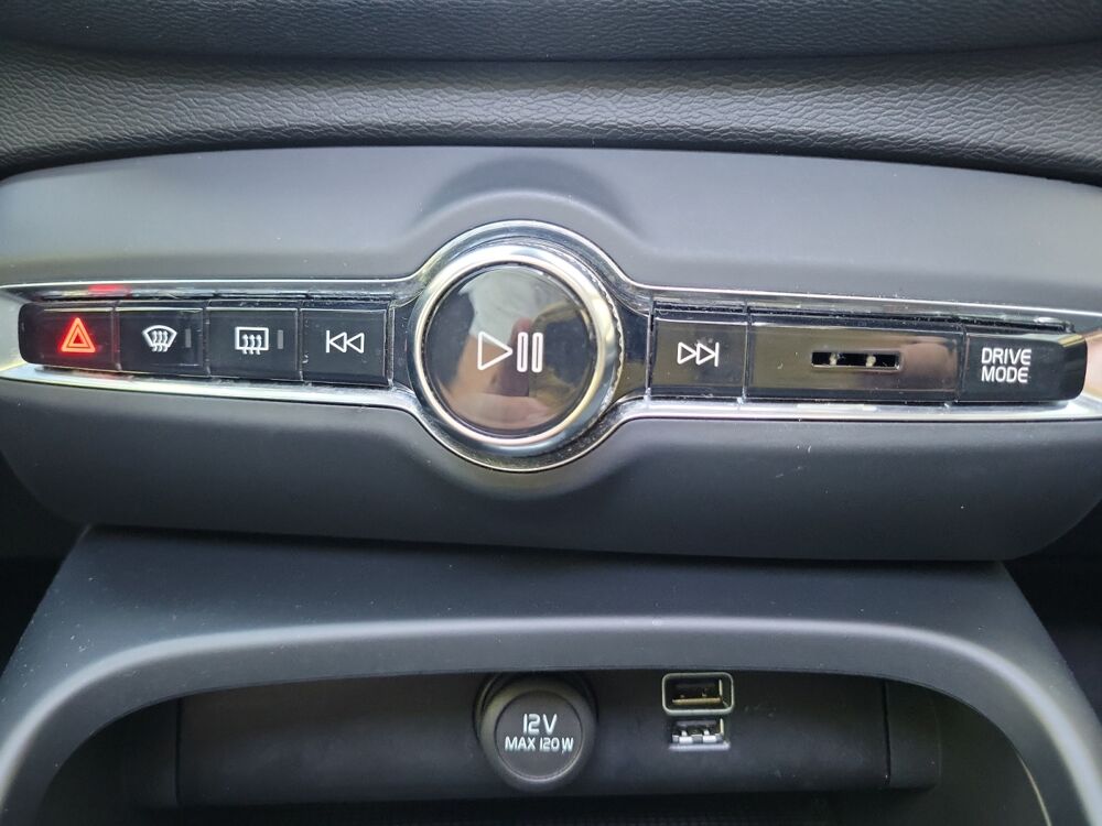 XC40 T3 165 ch. Momentum Geartronic Bva /Suivi d'entretien/Toit O 2019 occasion 89100 Sens