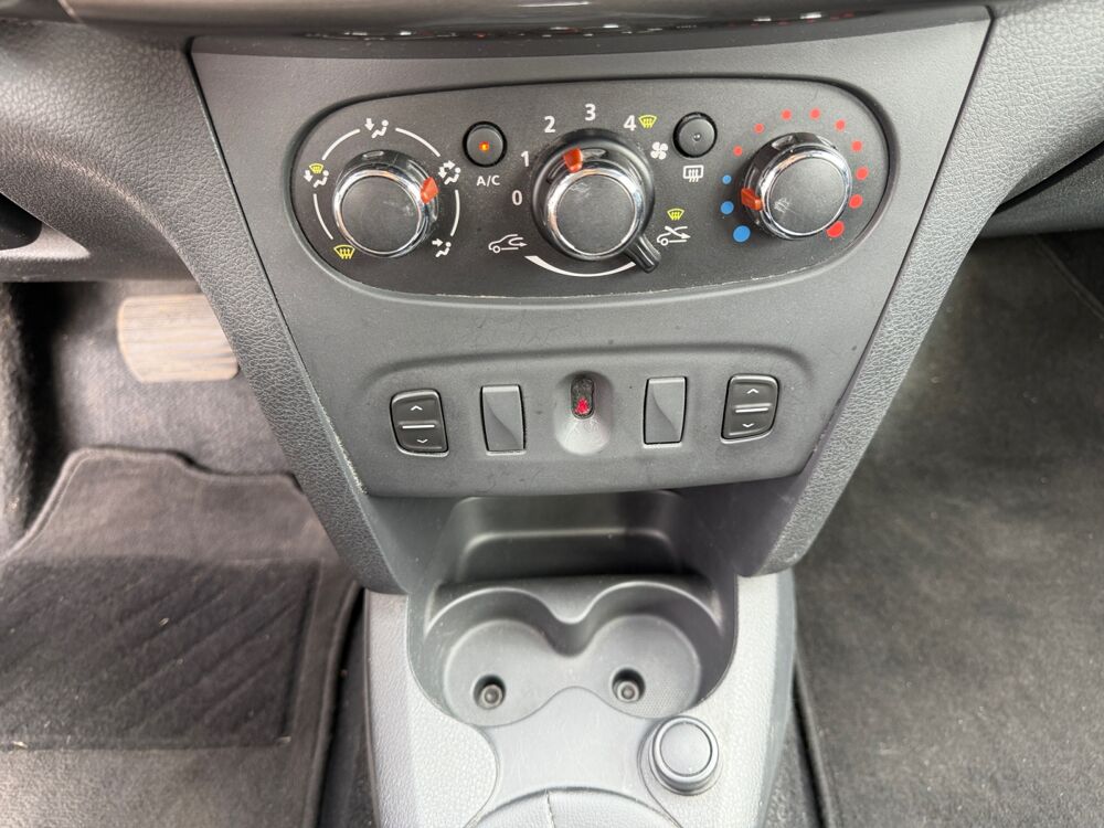 Sandero 0.9 Tce 90 ch Laureate Easy-R BVA /Suivi Dacia/2e Main/Clim/ 2016 occasion 59000 Lille