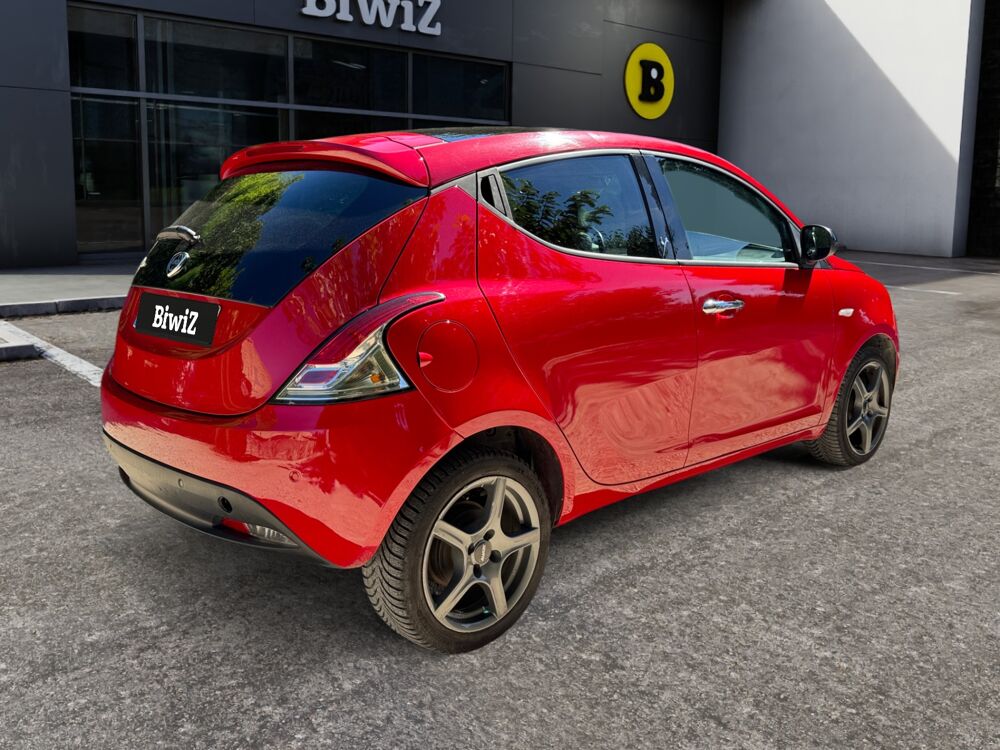Ypsilon 0.9 TwinAir 85 ch Black &amp; Red DFS/BVA /Toit ouvrant pano 2013 occasion 13300 Salon de Provence