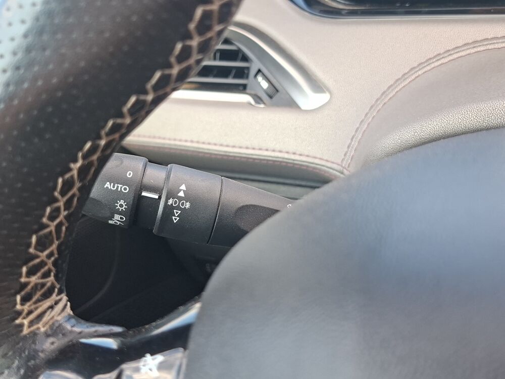 208 Generation-i 1.6 Thp 155 ch Xy /Carplay/Toit panoramique/Ess 2014 occasion 43000 Le Puy-en-Velay