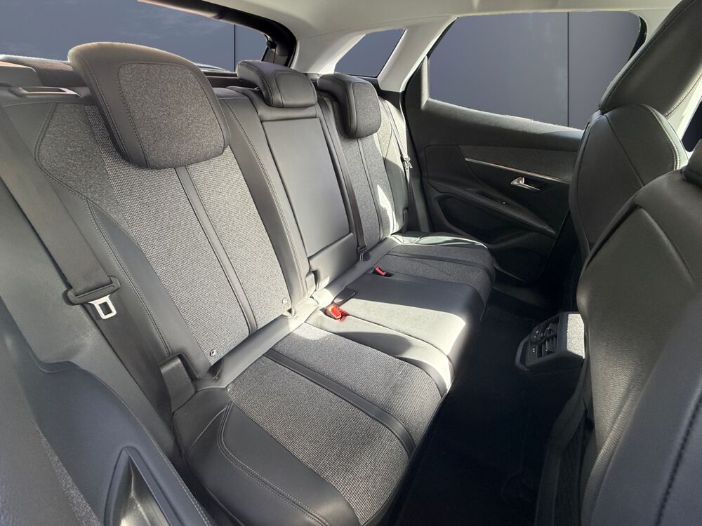 3008 Generation-ii 1.2 130 ch Allure Business Eat8 /CarPlay/Suivi 2019 occasion 59000 Lille