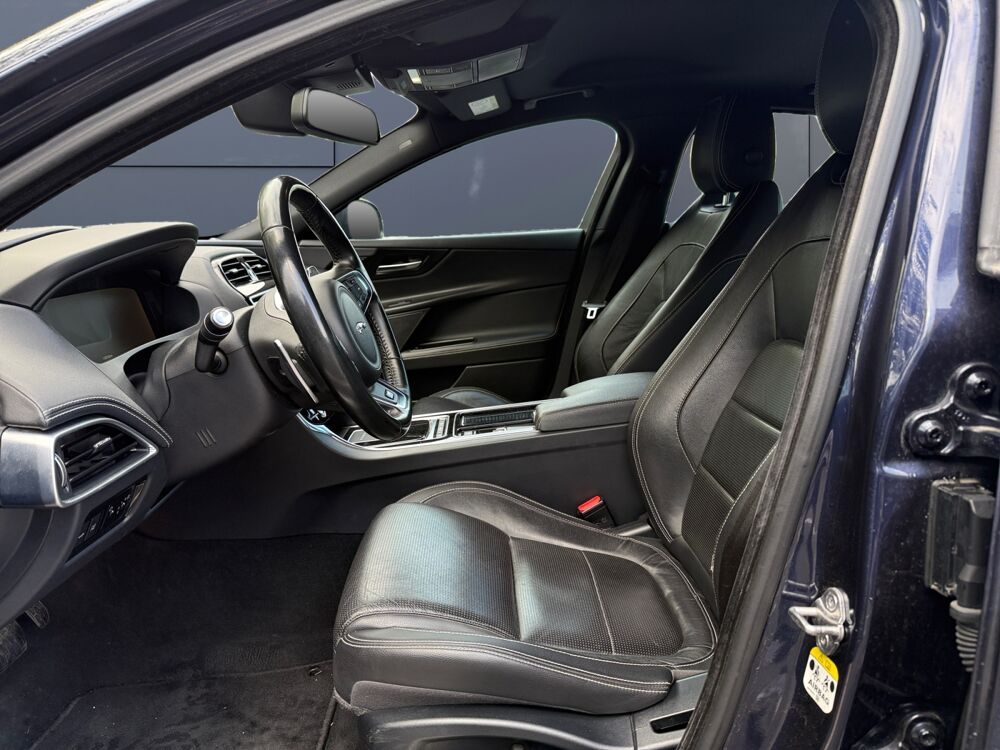 XE 2.0 T P200 ch R-sport Bva /Puissance / &Eacute;l&eacute;gance / Sport 2018 occasion 14100 Lisieux
