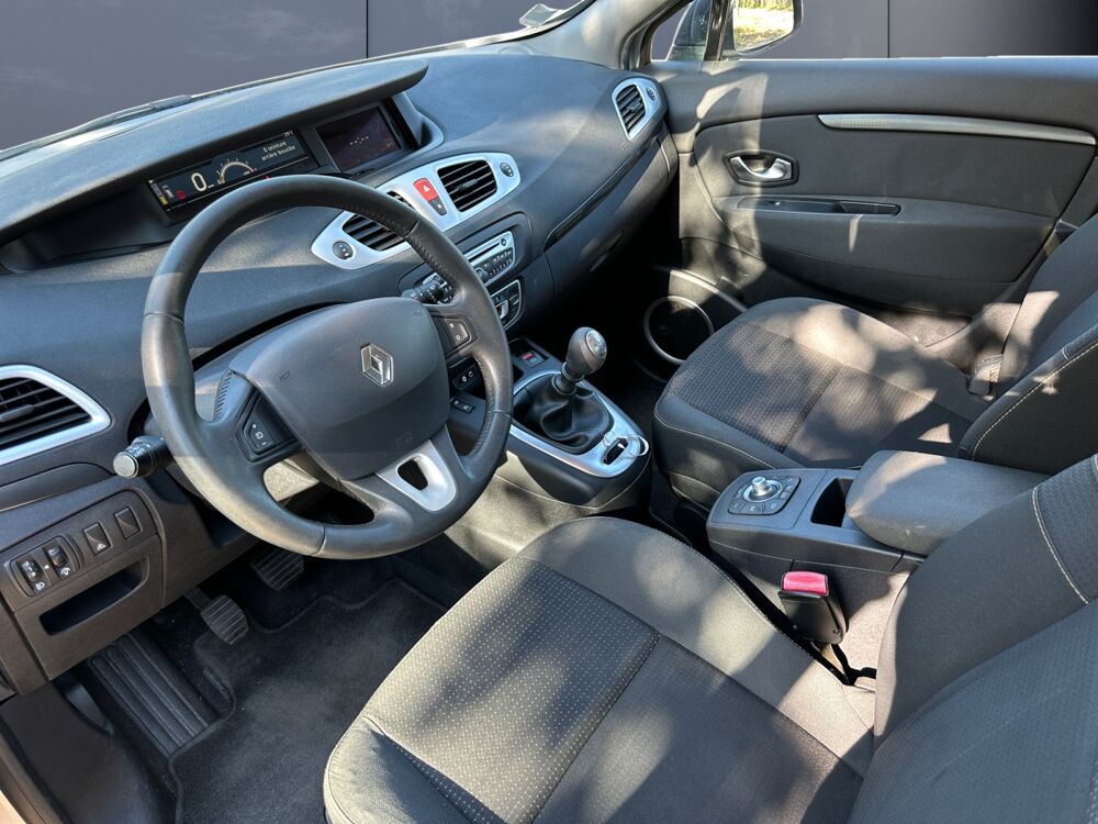 Sc&eacute;nic III 1.5 DCI eco2 106 cv Expression /Attelage/R&eacute;gulateur/Roue 2010 occasion 35000 rennes