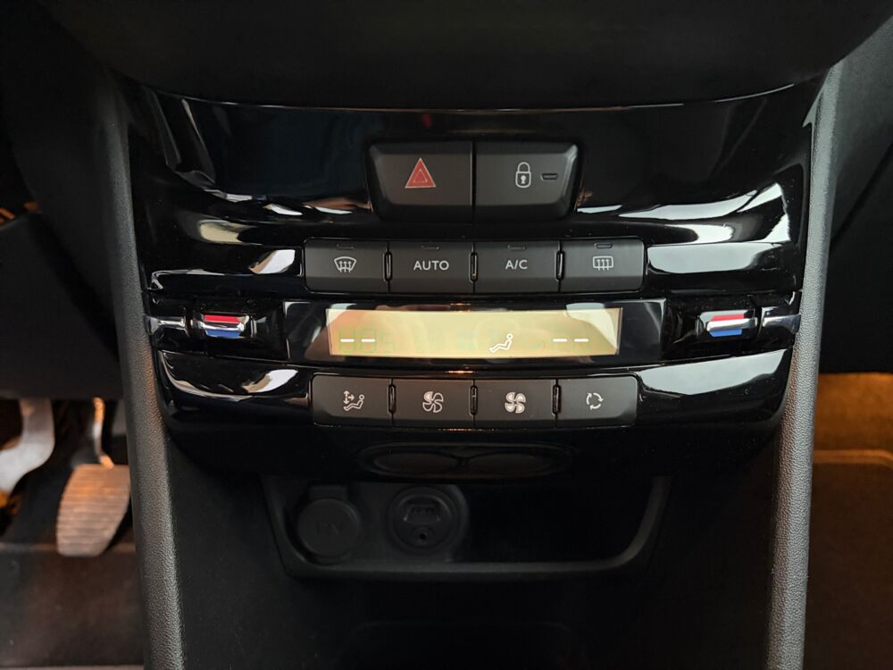 208 1.2l 110 ch Allure Start-stop /Carplay/Entretien complet Peu 2017 occasion 42700 Firminy
