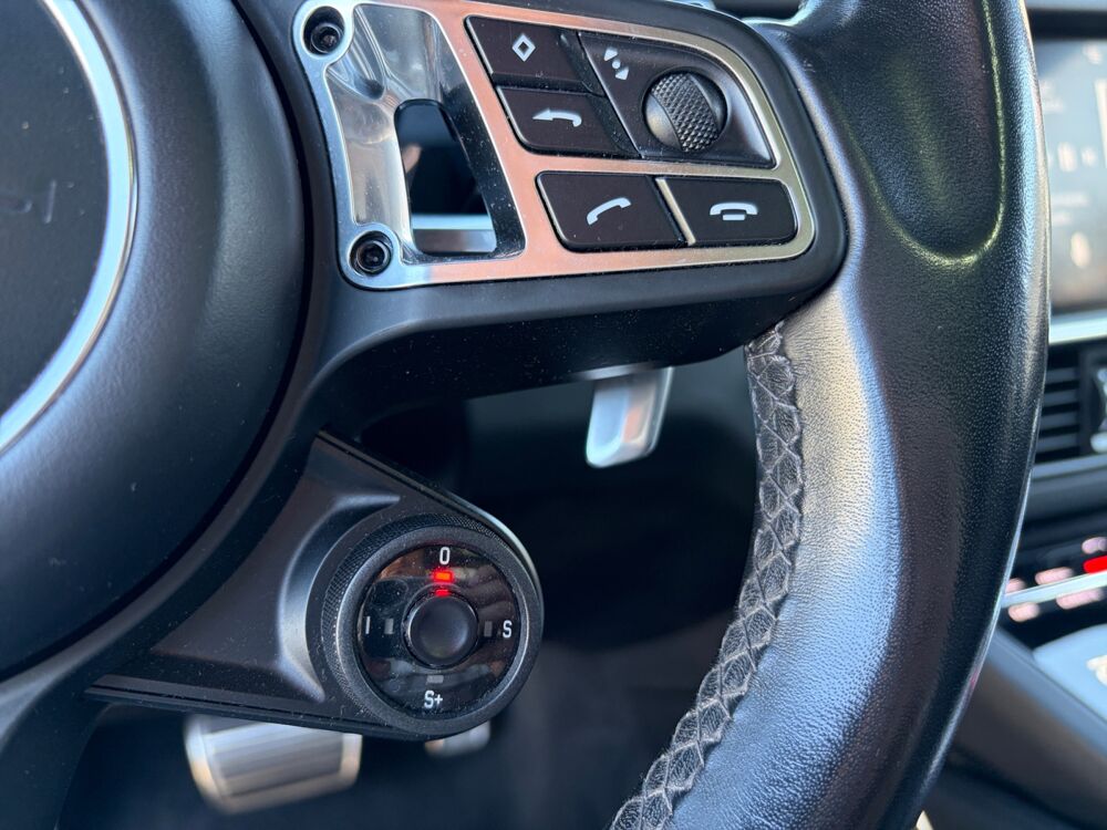 Cayenne 4.0 v8 Turbo 550 ch /Son Burmester/Toit ouvrant/Atte 2018 occasion 42160 Andr&eacute;zieux-Bouth&eacute;on