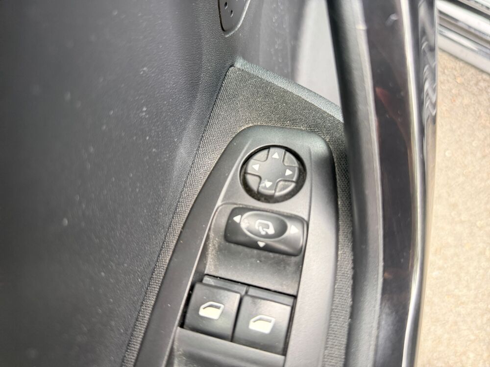 208 1.6 Bluehdi 100 ch Allure Business Phase 1 /Carplay/android 2017 occasion 14000 Caen