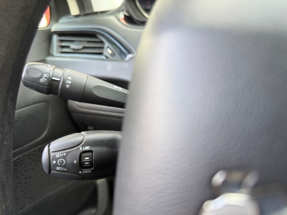 208 1.5 Bluehdi 100 ch Active /Climatisation/Bluetooth/Distribut 2018 occasion 44800 Saint-Herblain