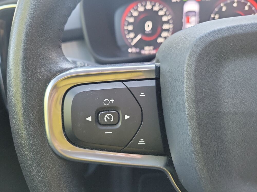 XC40 T3 165 ch. Momentum Geartronic Bva /Suivi d'entretien/Toit O 2019 occasion 89100 Sens
