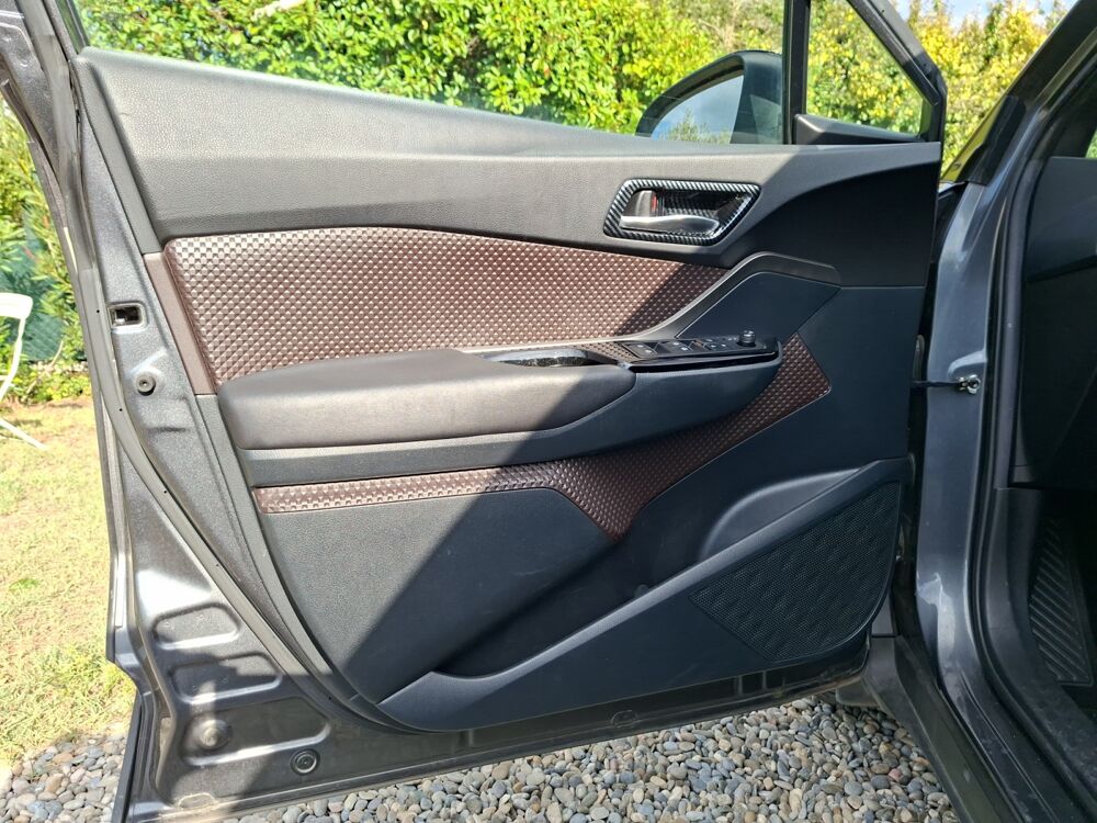 C-HR 1.2 T 115 ch Graphic 2WD /Cam&eacute;ra de recul/Attelage/Becquet a 2017 occasion 83910 Pourri&egrave;res