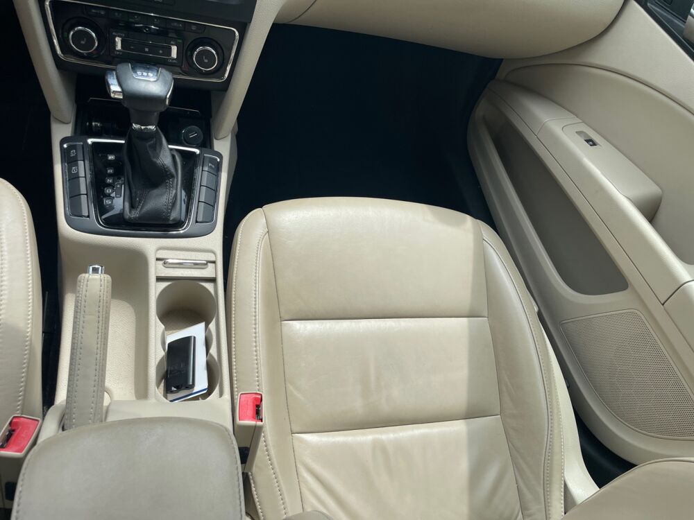 Superb 1.8 TFSI 160 ch Elegance DSG7 /Int&eacute;rieur Cuir 2012 occasion 30000 Nimes