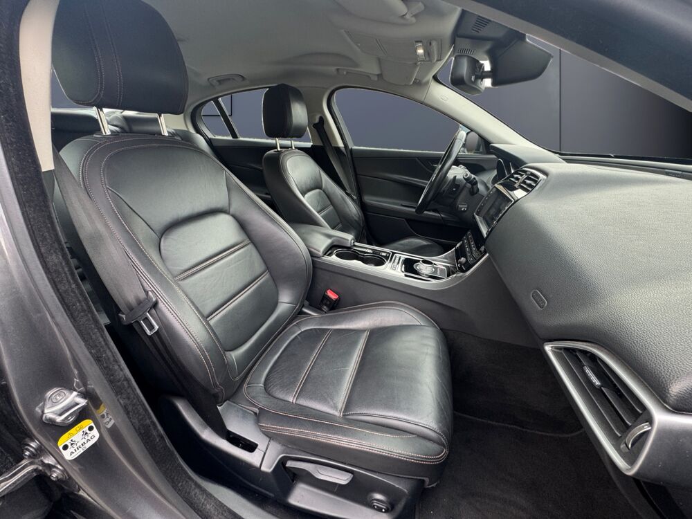 XE 2.0 D 163 ch E-performance Prestige Bva /Suivi Jaguar/2e Mai 2016 occasion 59000 Lille