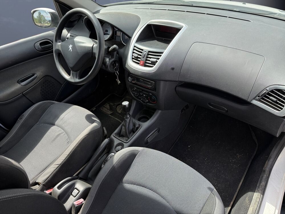206 1.4i 75 ch Trendy - Bioethanol 2011 occasion 43200 Yssingeaux