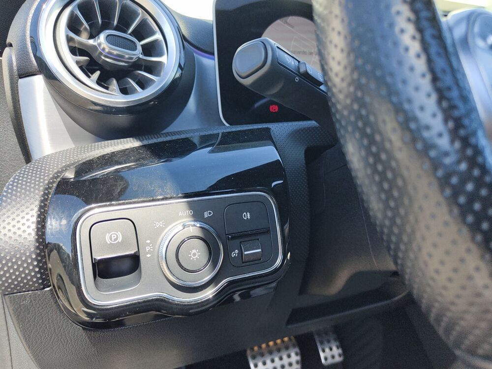 Classe A 2.0 200 D 150 ch Amg Line 8g-dct /Toit Ouvrant/Sono HiFi/Cui 2019 occasion 28500 Vernouillet