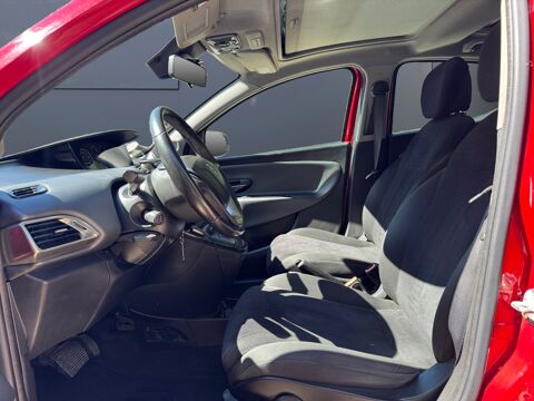Ypsilon 0.9 TwinAir 85 ch Black &amp; Red DFS/BVA /Toit ouvrant pano 2013 occasion 13300 Salon de Provence