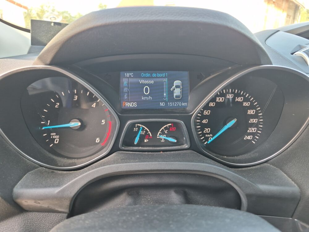 Kuga 2.0 Tdci 150 ch Titanium 4x4 Powershift /Attelage/Cam&eacute;ra de 2015 occasion 41700 Le Controis en Sologne