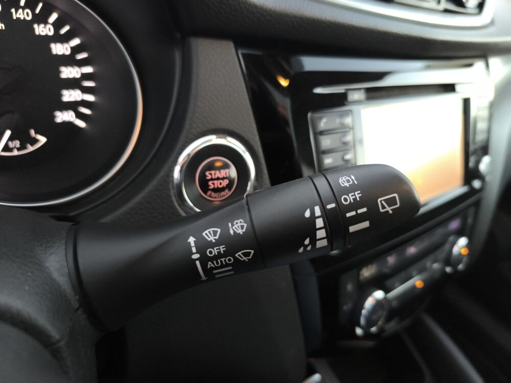 Qashqai 1.2 Digt 115 ch N-Connecta /Toit panoramique/Barre de toit/ 2018 occasion 63500 Issoire
