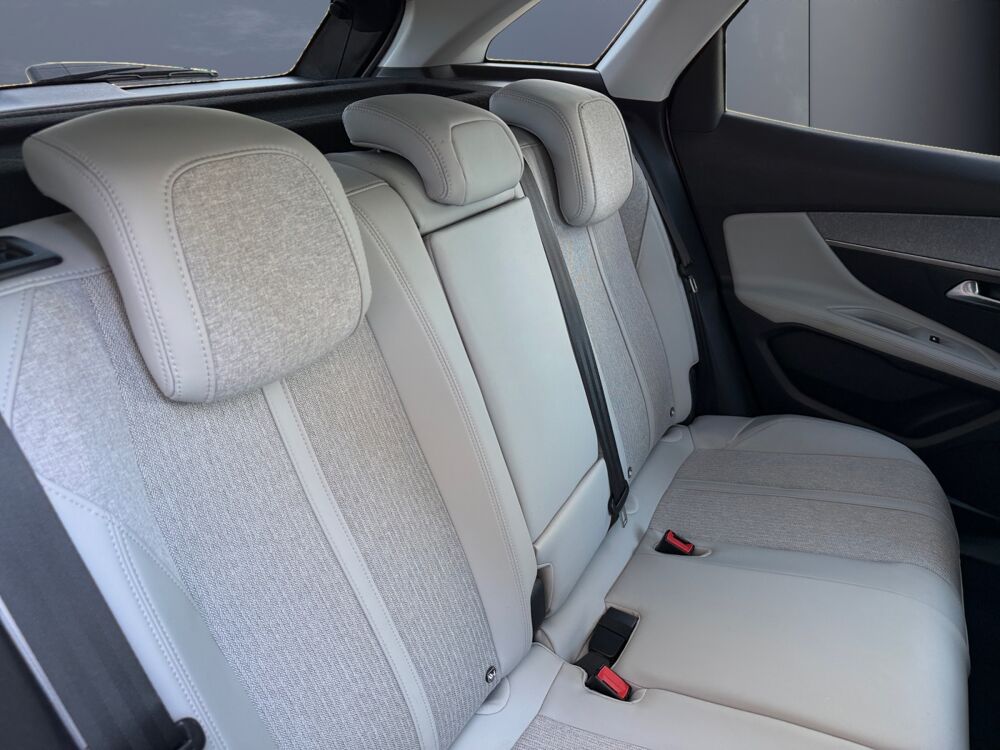 3008 II 1.2 130 ch Allure /Carplay/sellerie Guerande/1main/Distri 2019 occasion 35137 B&eacute;d&eacute;e