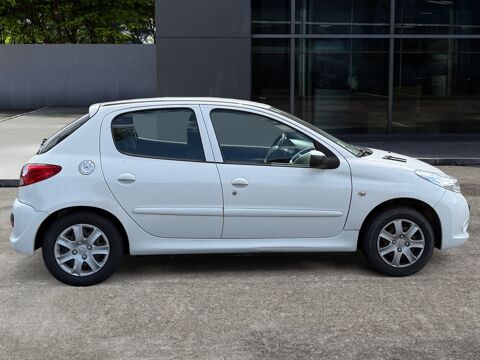 206 1.4i 75 ch Trendy - Bioethanol 2011 occasion 43200 Yssingeaux