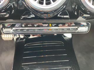Classe A 2.0 200 D 150 ch Amg Line 8g-dct Bva /Toit ouvrant/Alcantara 2019 occasion 28500 Vernouillet