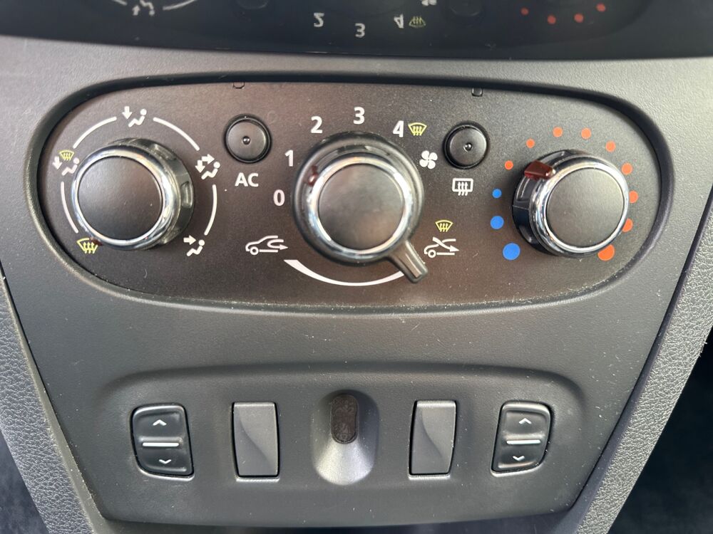 Logan Mcv 0.9 Tce 90 ch Laureate /Carplay/Climatisation/Direction 2015 occasion 91410 Dourdan
