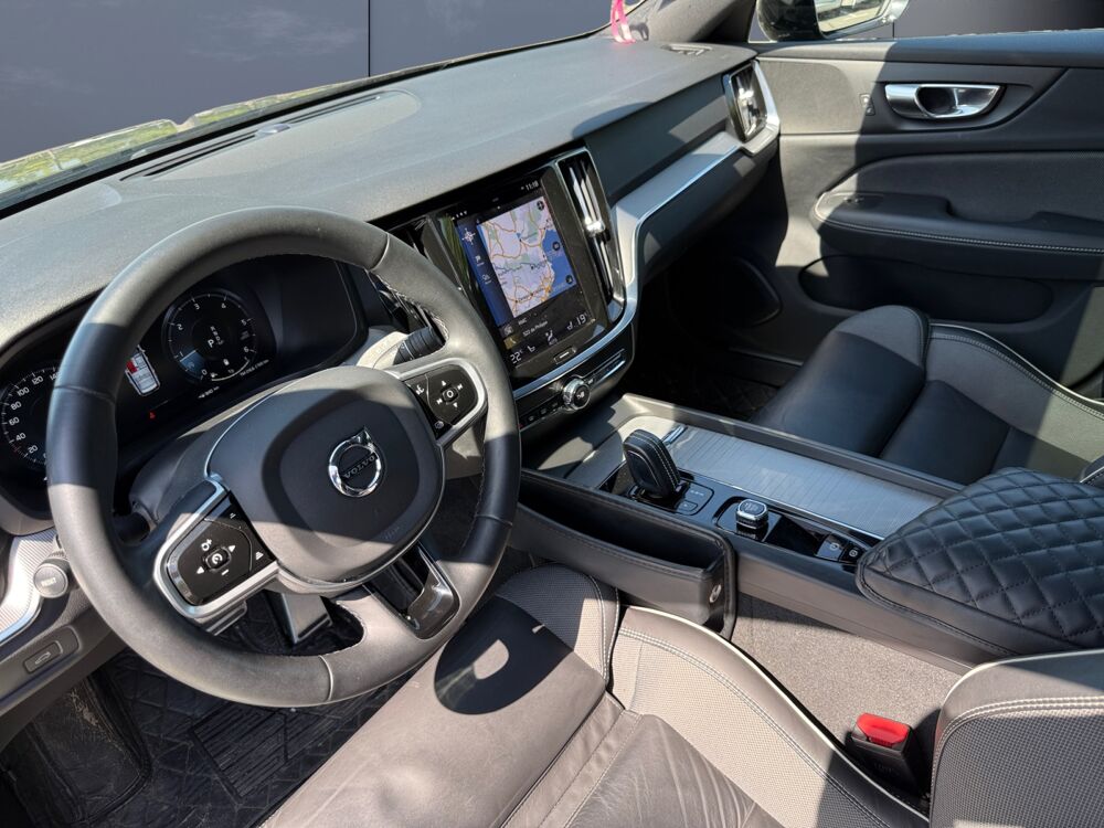 V60 2.0 197 ch Hybride R-DESIGN Geartronic /Toit ouvrant/Jantes 2022 occasion 31650 Lauzerville