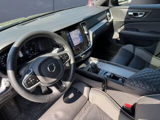 V60 2.0 197 ch Hybride R-DESIGN Geartronic /Toit ouvrant/Jantes 2022 occasion 31650 Lauzerville