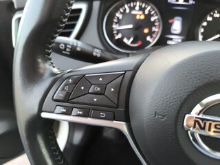 Qashqai 1.2 Digt 115 ch N-Connecta /Toit panoramique/Barre de toit/ 2018 occasion 63500 Issoire