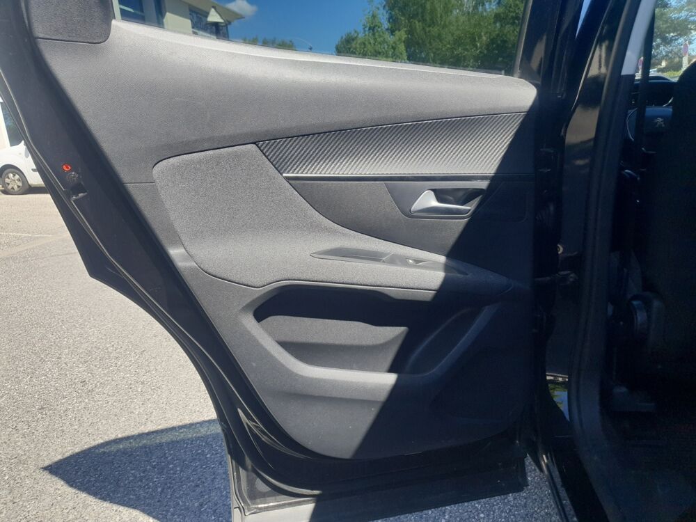 3008 1.5 Bluehdi 130 ch Active //Radars de stationnement/R&eacute;gulate 2019 occasion 74000 Annecy