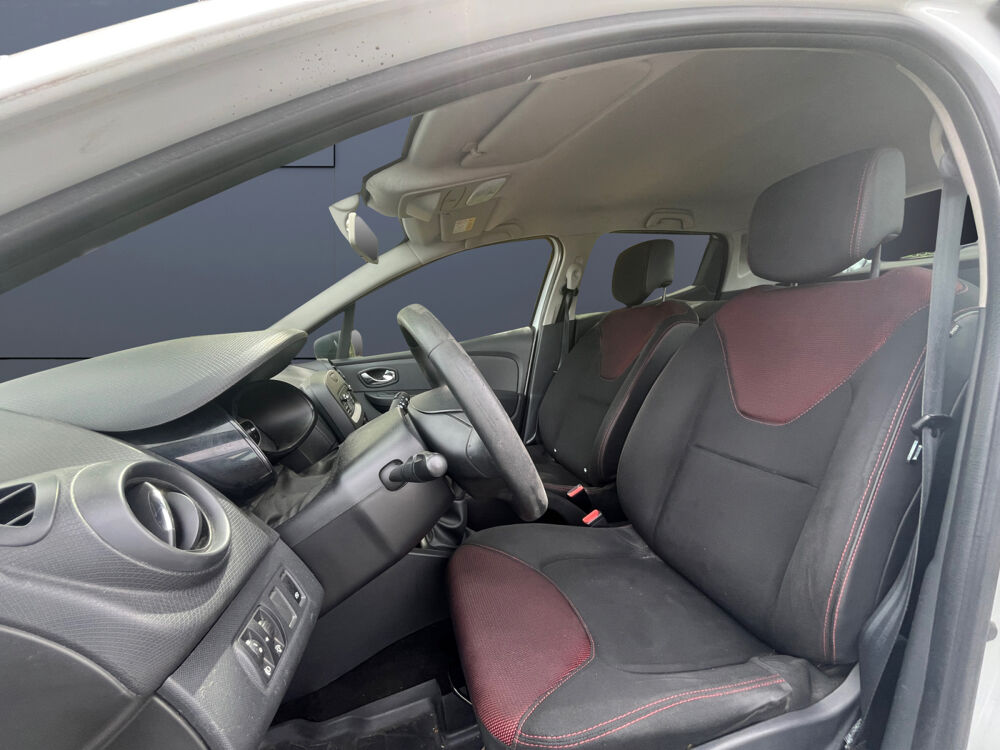 Clio 4 IV 1.5 DCi 90ch Societ&eacute; /Clim/Bluetooth/Distribution OK/En 2014 occasion 74200 Thonon-les-Bains
