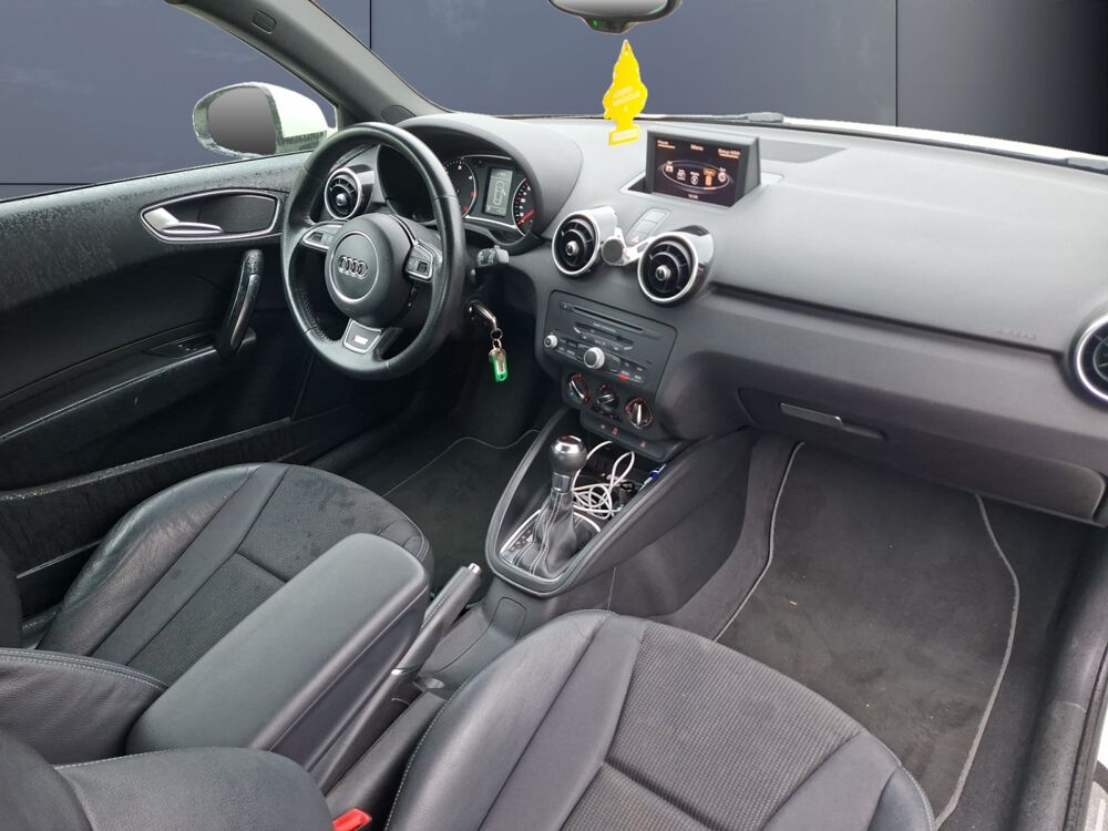 A1 1.6 Tdi 90 ch S-line S-tronic Bva /X&eacute;non Plus / Feux LED / S 2011 occasion 43000 Le Puy-en-Velay