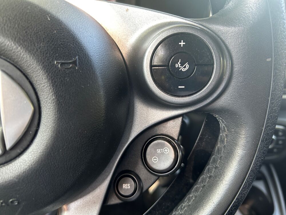 ForFour 1.0 T 71 ch Passion /Radar de recul/GPS/Clim auto/Accoudoir 2017 occasion 94600 Choisy-le-Roi
