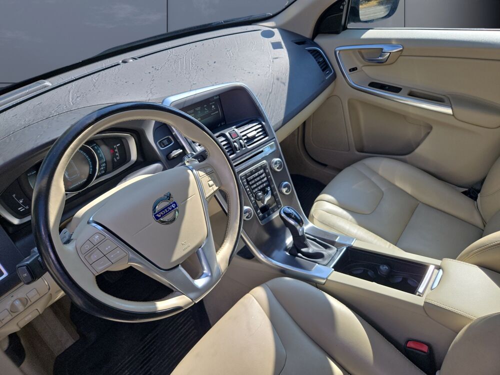 XC60 2.0 D4 180 ch Momentum Business Geartronic Bva /Toit ouvrant 2014 occasion 56100 Lorient